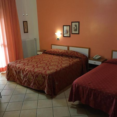 Hotel Magda Novafeltria Ruang foto