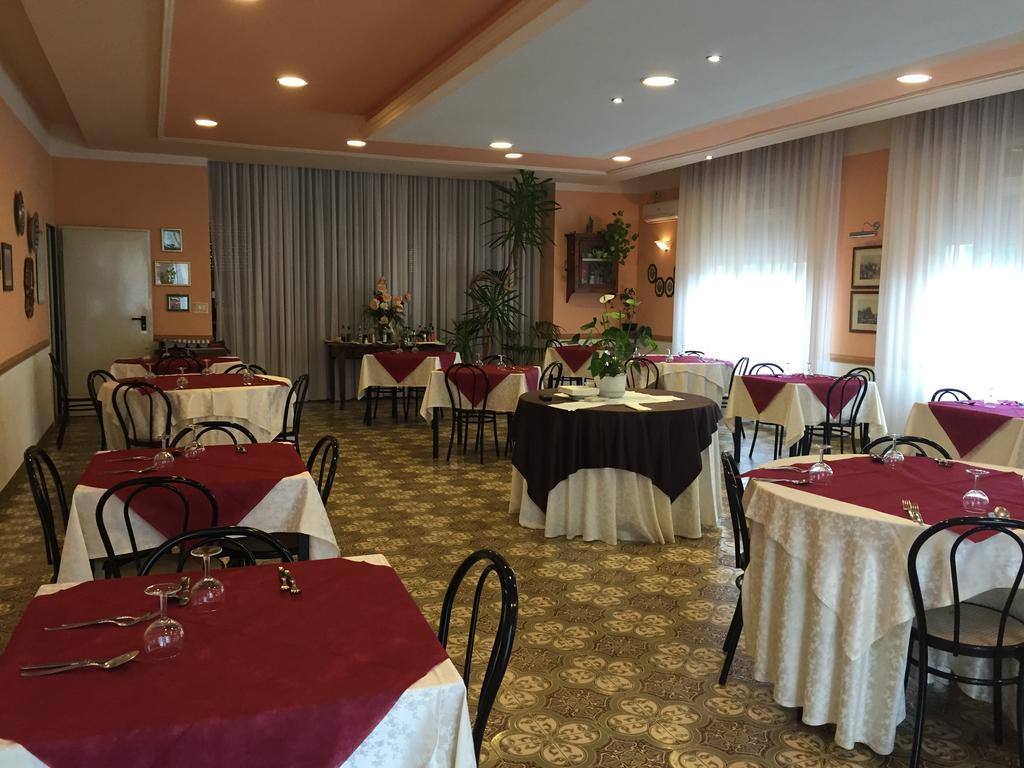 Hotel Magda Novafeltria Bagian luar foto