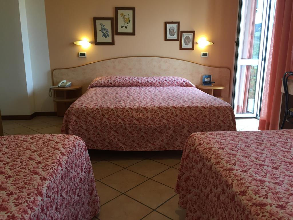 Hotel Magda Novafeltria Ruang foto